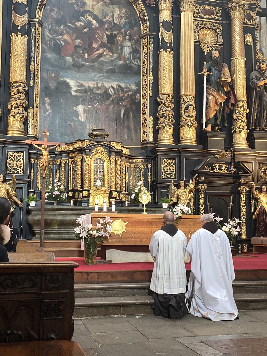 LenkaDolezalov3's tweet photo. 🌿 Páteční svátek Proměnění Páně. Vstupní antifona – Mt 17,5: “Apoštoly zastínil světlý oblak a z oblaku se ozval hlas: To je můj milovaný Syn, v něm jsem si zalíbil; toho poslouchejte.” #bohosluzba #ticho #litanie #breviar
#radost #frantiskani https://t.co/GrEy0VWrmg