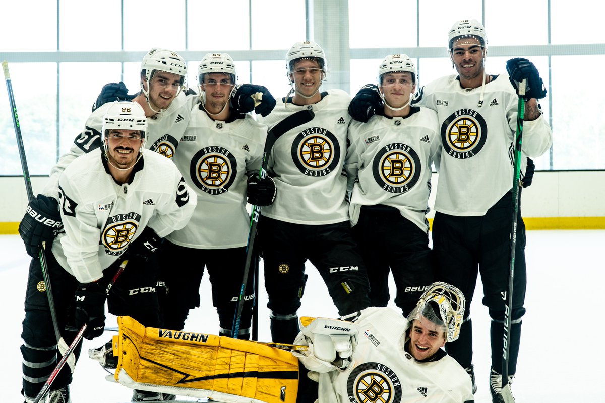 That's a wrap.

Your 2021 Dev Camp Scrimmage champions. 🏆 

#NHLBruins | #BruinsDevCamp