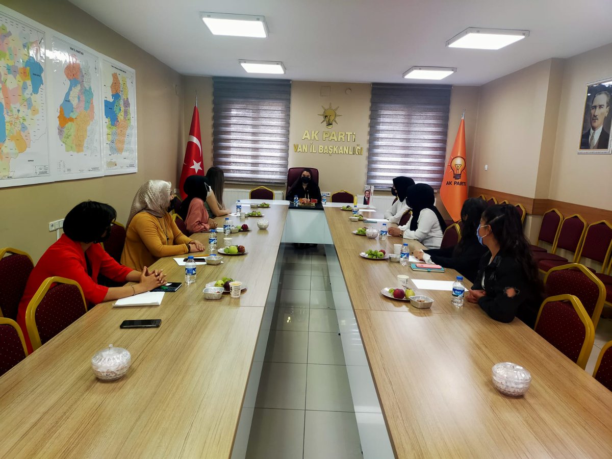 akkadinvann's tweet photo. İl Kadın Kolları Başkanımız Sayın Havva Duran'ın katılımları ile İl Kadın Kolları Başkan Yardımcısı Müşerref Bostancı'nın riyasetinde, ilçe kadın kolları tanıtım ve medya birim başkanları ile toplantı gerçekleştirildi. Toplantıda gündeme dair konular ele alındı. 
@aysekesir https://t.co/0xtfjBA7BY