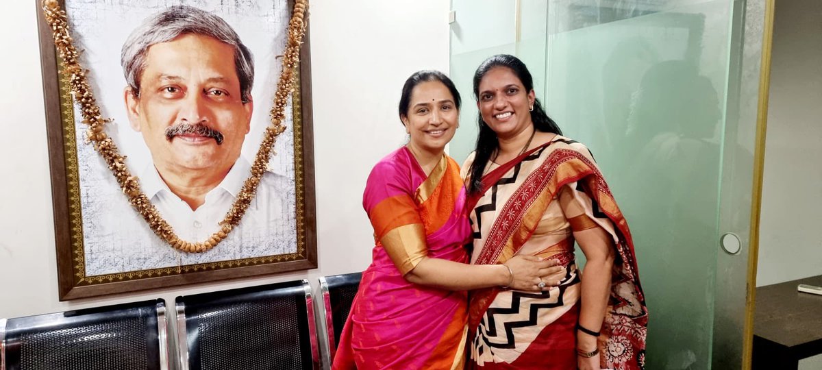 SnehaBhagwat1's tweet photo. #nationfirst #partysecond and last is #self is what we experienced and witnessed personally after meeting you. India under #BJP leaders will witness a Golden era . Spreading positivity @GSukhpreet @VanathiBJP @BJPMahilaMorcha @BJP4Goa https://t.co/mT0mUOPgN5