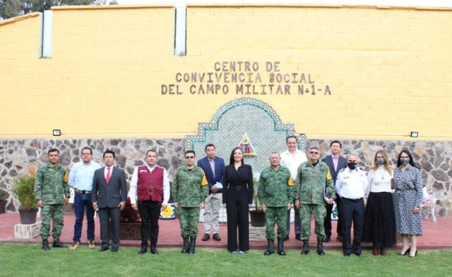 PDuranReveles's tweet photo. Me reuní con el Primer Cuerpo del Ejército encabezado por el Comandante Gral. de Brigada Diplomado de Estado Mayor de División, Eufemio Ibarra, para coordinar, junto con mi Gabinete, acciones de seguridad y mejora de espacios públicos a las que daremos seguimiento.
#Naucalpan https://t.co/KOEOiWCFZ0