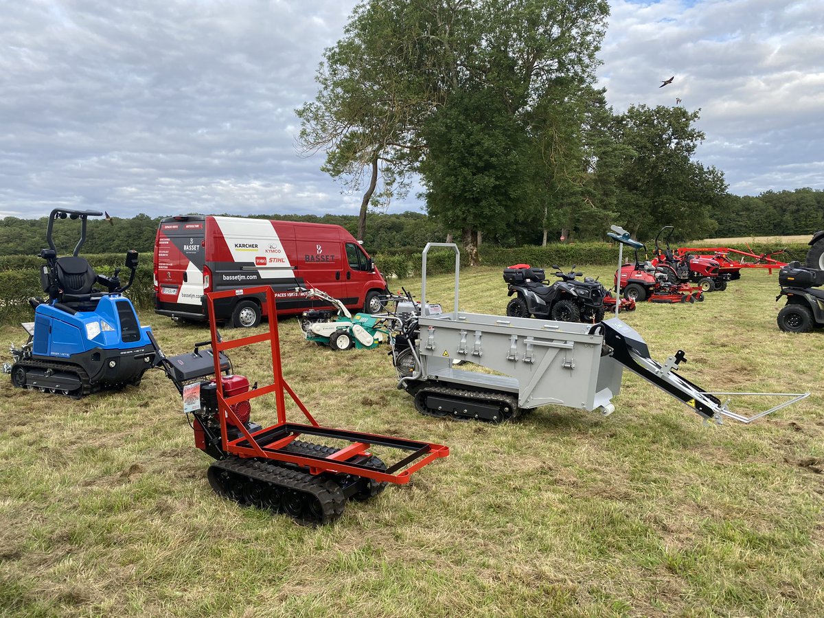 TeamBASSET's tweet photo. Installation ✅ 
Dans les starting-blocks pour dimanche ! 
Retrouvez au Château de Vaux à partir de 9 h00 pour le festival Chasses et Campagnes !
See you Sunday ! ✌️ https://t.co/wQibAO3KOB