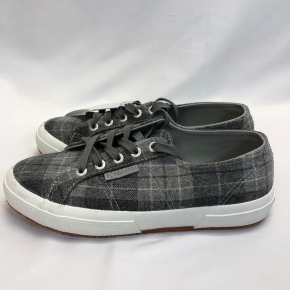 llopez0204's tweet photo. So good I had to share! Check out all the items I'm loving on @Poshmarkapp #poshmark #fashion #style #shopmycloset #chereskin #whitehouseblackmarket #superga: https://t.co/GCjmd7pKL3 https://t.co/py6LtobRQn