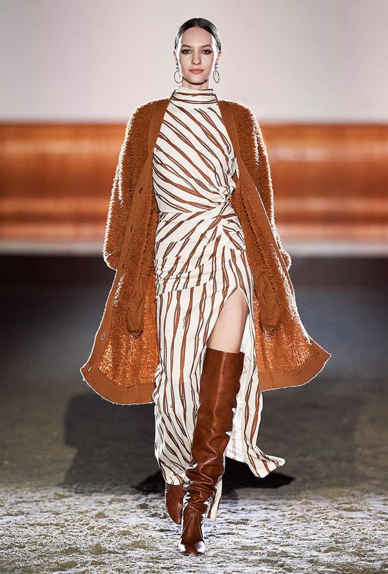 FashionEdits's tweet photo. Believe it or not Fall is coming up quick! 

Here's some Fall Fashion Inspo:

Elisabetta Franchi Fall Winter 2021-2022 Fashion Show

#fashion #outfitinspo #jewelry #makeup #designer #fashiondesigner #runway #fashiontrend #trendy #styleinspo #stylefile #streetstyle #luxuryfashion https://t.co/Y9vhd1HsDZ