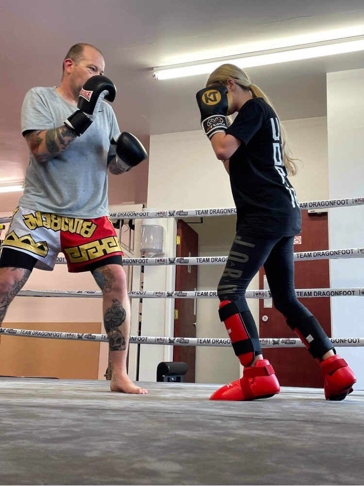 ArmaniTheblade's tweet photo. A few photos taken from my session today.. working hard for the europeans in 2weeks 🥊😊. #ArmaniTheBlade #GirlsInsport #Kickboxing #Boxing #Lowkick #K1 #LightCon #WkoEuropeans #TeamDragonfoot #TheTeamToBeat #TrainHardFightEasy #SeeSportyBeSporty #RoleModels https://t.co/E9Ge4SKOlm