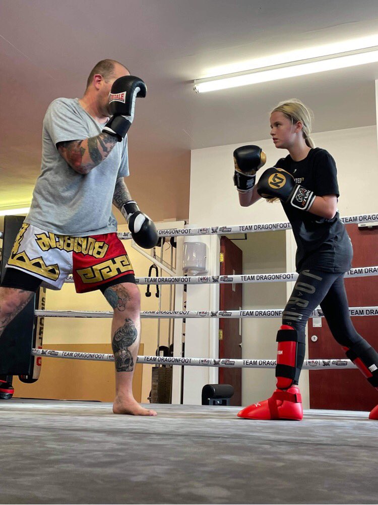 ArmaniTheblade's tweet photo. A few photos taken from my session today.. working hard for the europeans in 2weeks 🥊😊. #ArmaniTheBlade #GirlsInsport #Kickboxing #Boxing #Lowkick #K1 #LightCon #WkoEuropeans #TeamDragonfoot #TheTeamToBeat #TrainHardFightEasy #SeeSportyBeSporty #RoleModels https://t.co/E9Ge4SKOlm