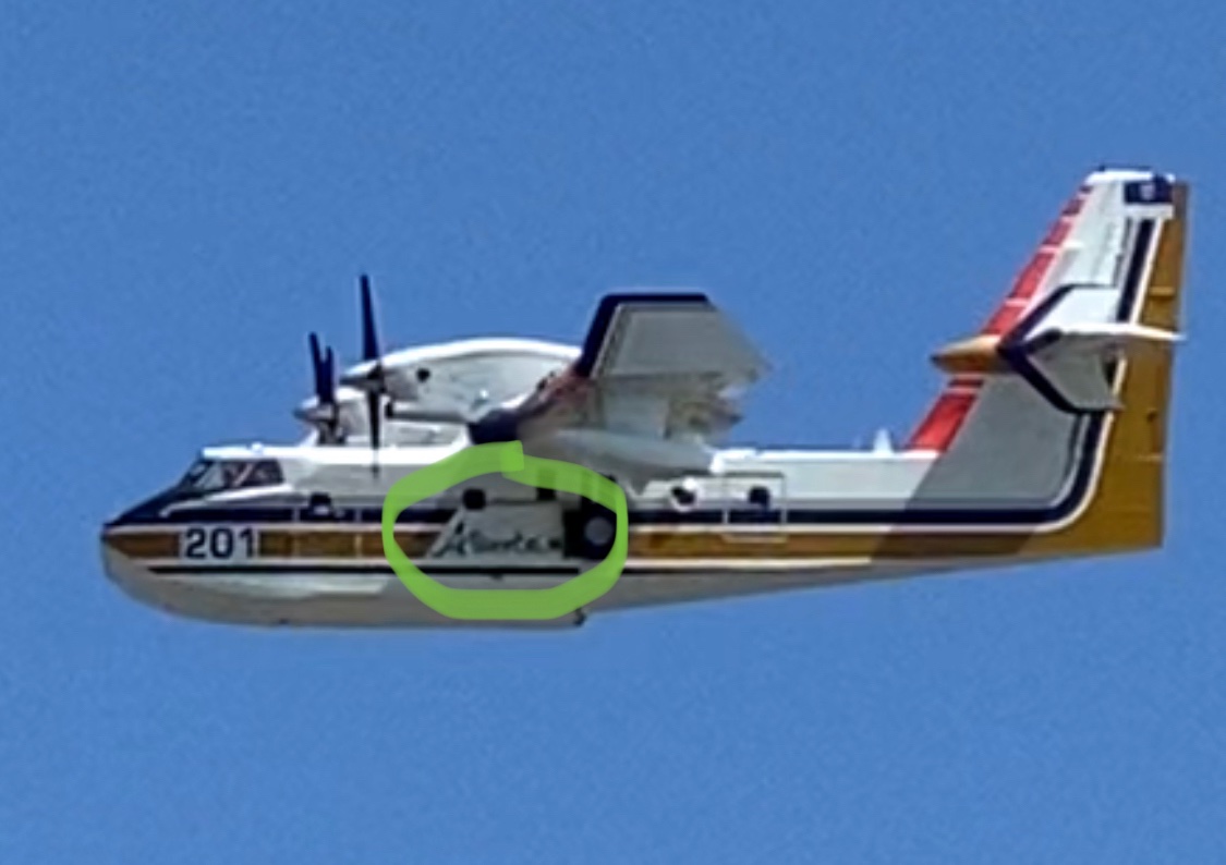 Water-bombers from #Alberta over the skies of #WestKelowna refilling on Okanagan Lake this morning. Thanks Alberta for helping a neighbour out. Go get’em guys! 💦🔥💦
