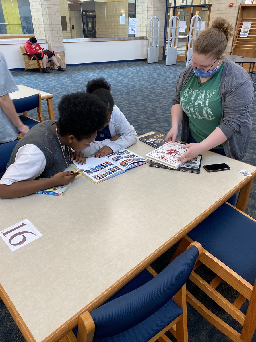 dmbeecher's tweet image. It was fun to see our @DchSchoice 9th grade S in Ms. Gibson’s class explore their #SchoolLibrary today! Crocheting, solitaire, yearbooks, reading…they were having a great time! #NoInternetNoProblem #DecaturProud #LibraryLife