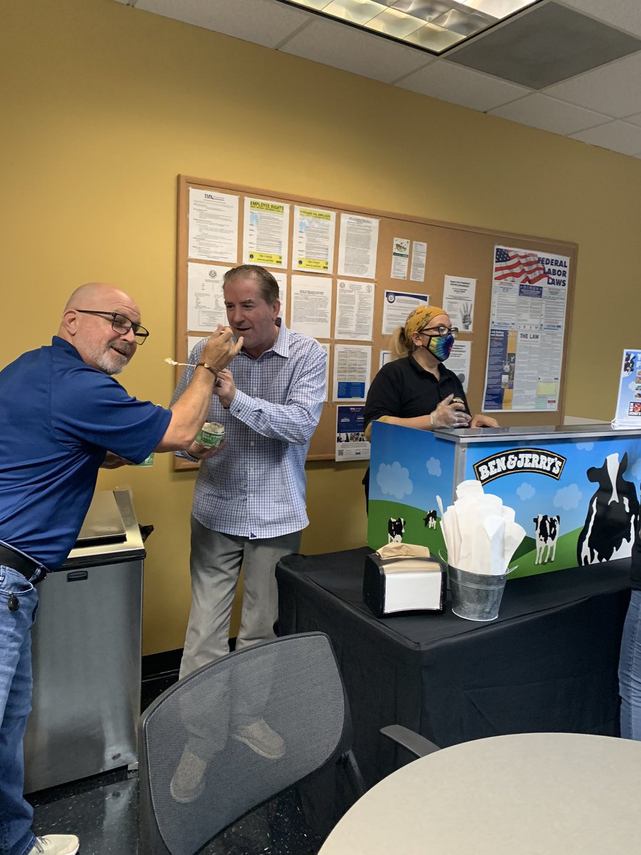 GPazos83's tweet photo. Ice cream Day !! 🍨❤️😅@TMXCompanies @AndyAngeparis @Craigbaker3529 @ted_helgesen https://t.co/CZJnIyjXca