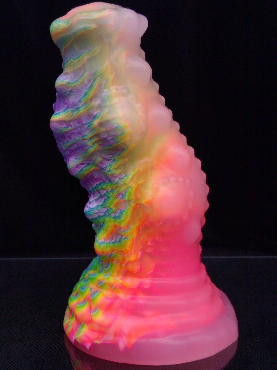 GelatinousC's tweet photo. Just pulled this translucent rainbow! 🤩 Large/soft. I'll be pouring more of these translucent rainbows for sure!🌈🌈🌈 https://t.co/dq9CcbZind