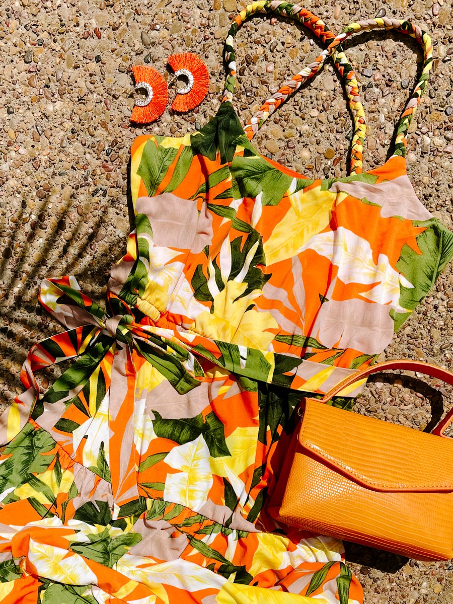 stitchfix's tweet photo. Hello. Happy Friday. Don’t mind us and our dream “vacation in an outfit” look

🏖 via #StitchFixStylist Tiffany https://t.co/qVSYVvOYSH