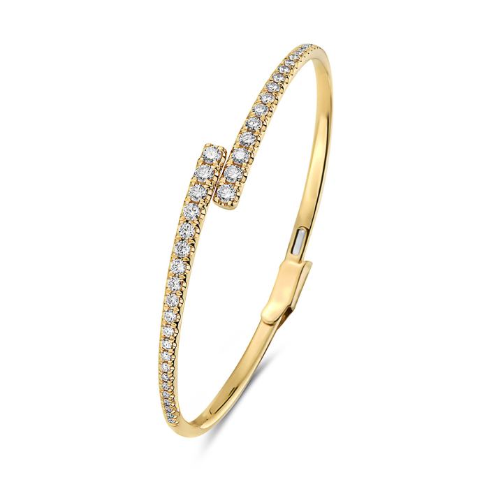 Studio2015's tweet photo. Update your collection with a modern take on jewelry bracelets!

These open bangle bracelets come courtesy of @BassaliJewelry Jewelry and combine striking design with elegant touch.

Get your favorite design in yellow, white, or rose gold at Studio D Jewelers!
#StudioD #Jewelers https://t.co/6WTM8XXwVE