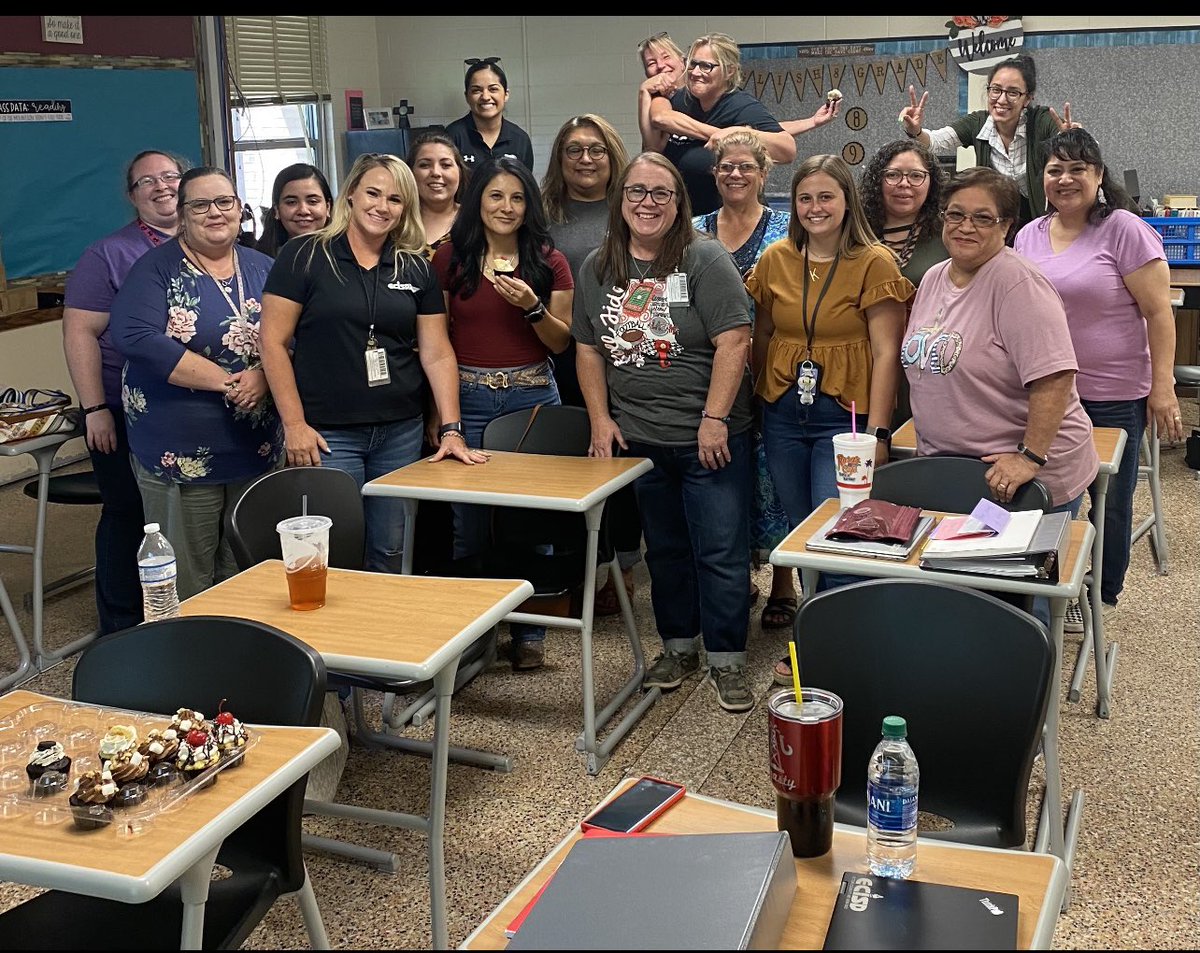wilsonyoungms's tweet photo. The Ranger ELAR Team all smiles!! This group of ladies are going to make some waves 🌊 this year!! #RANGERUP. W&amp;Y 2.0 https://t.co/VwipQZ1d3W