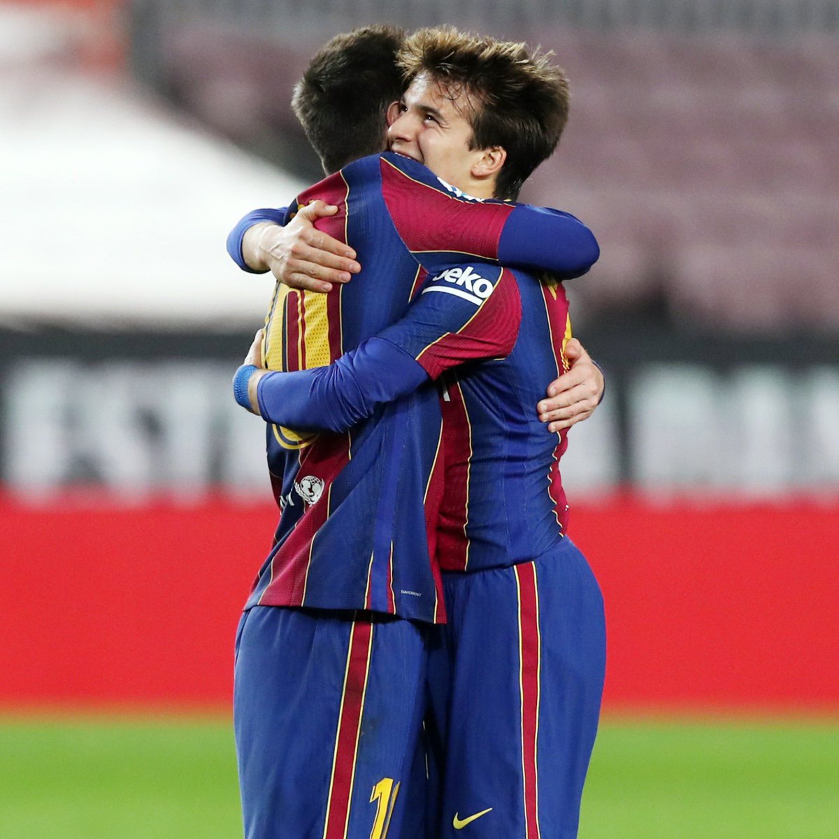RiquiPuig's tweet photo. He podido vivir el sueño de cualquier niño cuya pasión es el fútbol. Poder compartir vestuario y equipo con el mejor jugador del mundo. Convivir, aprender y competir con él es lo mejor  que me ha sucedido en estos dos últimos años. Gracias Leo. 
Te echaremos mucho de menos. https://t.co/6f24EAcxDK