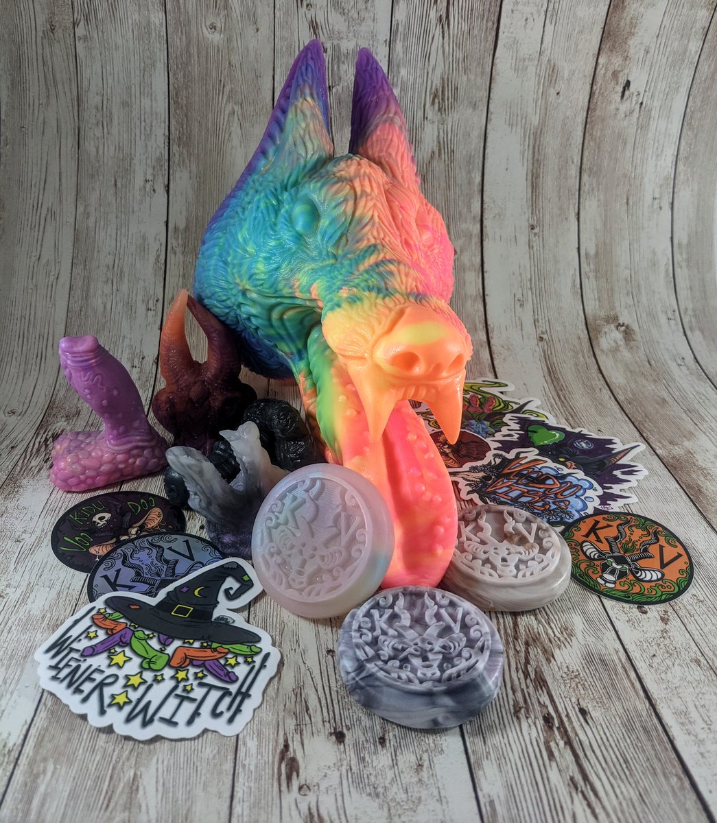 Kudu_Voodoo's tweet photo. ITS THAT TIME FOLKS! We are hosting a 15k follower GIVEAWAY! Rules are in the images below! Winner will be chosen on Sunday at 9PM CST! This is a size large, medium firmness Stella who's GITD and UV reactive so she glows like fire 🤩 good luck everyone! 
#giveaway #sextoy #dildo https://t.co/PnVDs4ydQY