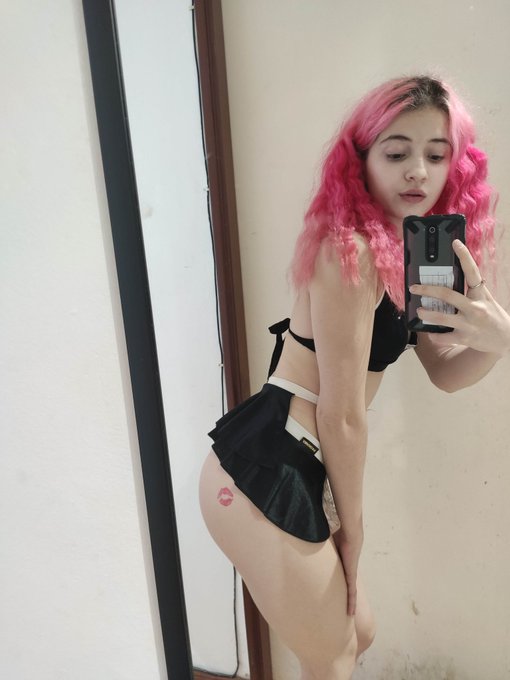 2 pic. hora de ponerme el uniforme https://t.co/Kp57XrnxYY