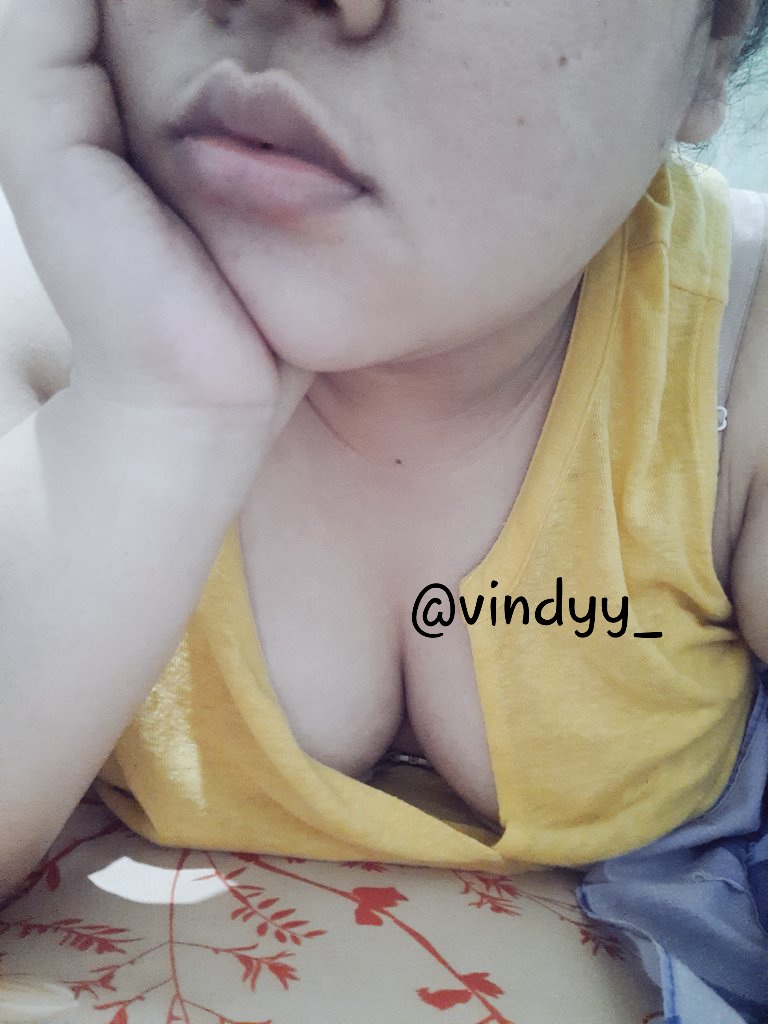 vindyy_'s tweet photo. Good night and sweet dreams guys ❤❤
Luv u all😘😘 https://t.co/wReS5thTgB