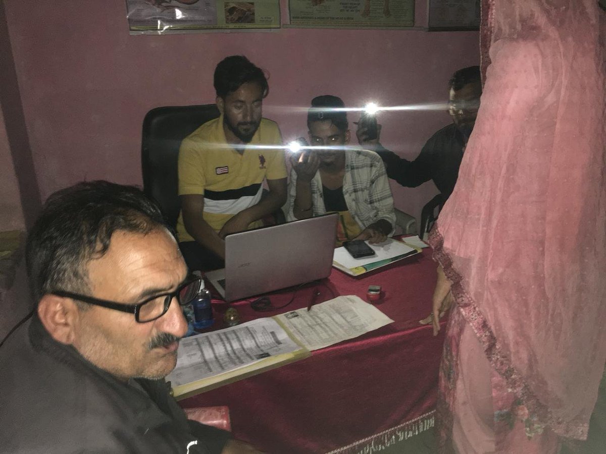 SHOWING LIGHT - This 👇is the level of commitment of VLEs in getting PMJAY/ SEHAT registrations done for beneficiaries in Ramban Dist. Hats off to Naseer Ahmad Ji in Panchayat Shagan, Baderkoot. <a href="/diprjk/">Information & PR, J&K</a> @DisttRamban <a href="/OfficeOfLGJandK/">Office of LG J&K</a> <a href="/DrJitendraSingh/">Dr Jitendra Singh</a> <a href="/ddnews_jammu/">DD NEWS JAMMU | डीडी न्यूज़ जम्मू</a> <a href="/radionews_jammu/">Akashvani News Jammu</a>