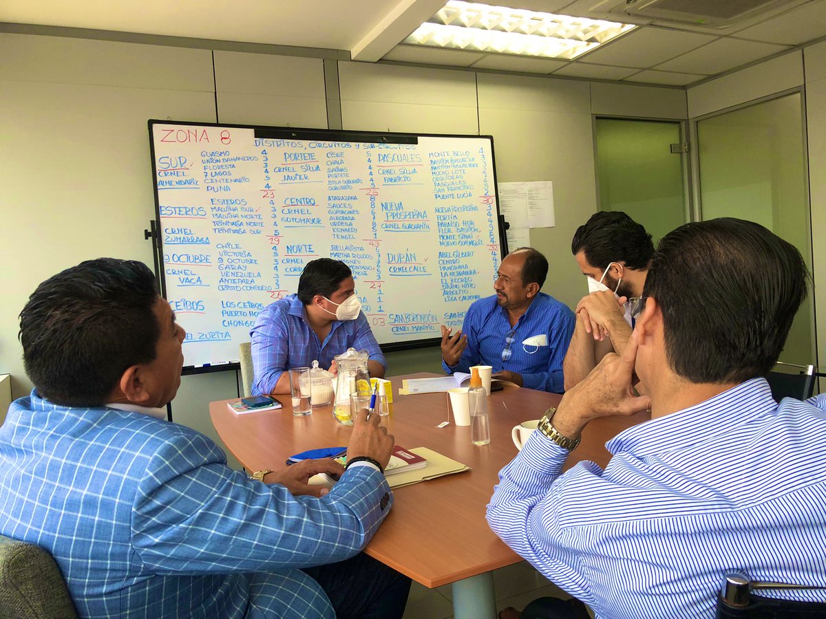 JuanPHidalgoC's tweet photo. Hoy hicimos agenda en #Guayaquil donde nos reunimos con el Gobernador de #SantaElena @FultonAnchundia para dialogar sobre las problemáticas de los cantones de su provincia y llegar a soluciones concretas.

El #GobiernoDelEncuentro trabaja por el progreso del país 🇪🇨 https://t.co/0W3cvY60iB