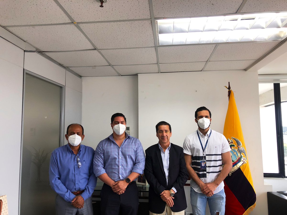 JuanPHidalgoC's tweet photo. Hoy hicimos agenda en #Guayaquil donde nos reunimos con el Gobernador de #SantaElena @FultonAnchundia para dialogar sobre las problemáticas de los cantones de su provincia y llegar a soluciones concretas.

El #GobiernoDelEncuentro trabaja por el progreso del país 🇪🇨 https://t.co/0W3cvY60iB