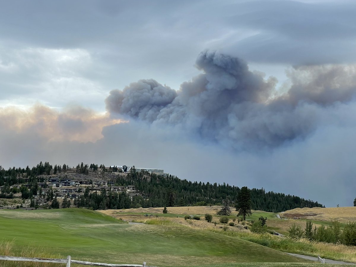 Shit getting real here @predatorridge. Strong and gusty southerly winds, low humidity and temps still warm - meaning the #whiterocklake fire is explosive. August 6, 2021. 3 pm. #VernonBC @BCGovFireInfo