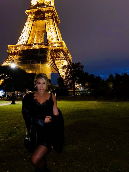 Emily in Paris  [ insert Eiffel Tower joke here ] https://t.co/Nk2hDQ5Phx