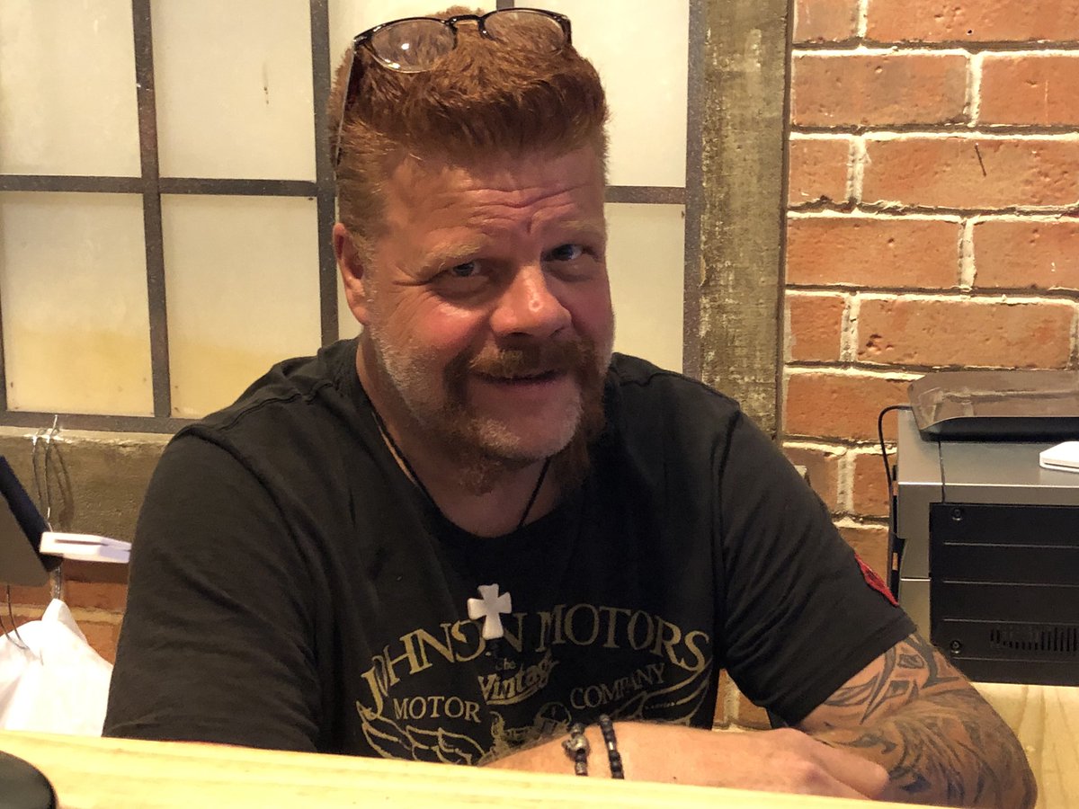 KaylaElyse6's tweet photo. @Cudlitz I wanted to thank you for letting my aunt take your picture and send it to me it really made my day and put a smile on my face. Wish I could have been there to meet you but hopefully will run into you at the museum one day but thanks again       Love Kayla https://t.co/8GfRd31Jgt