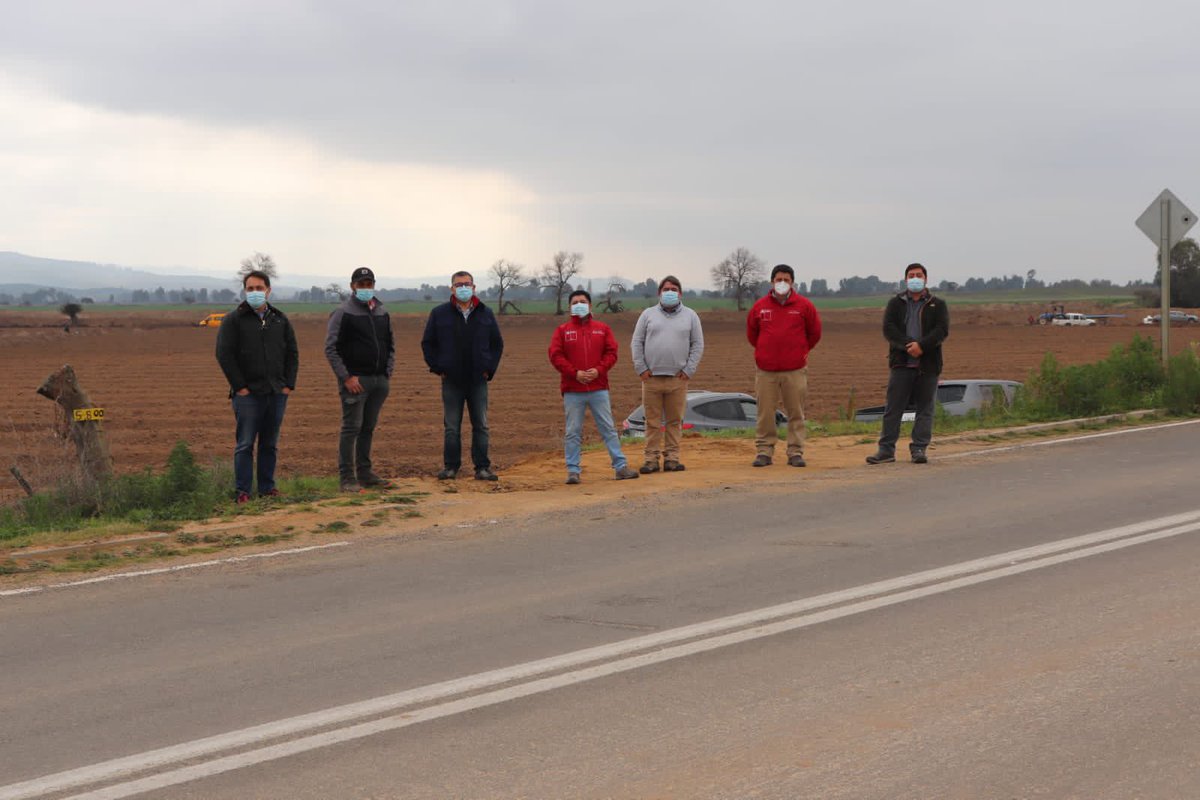 📌Director de <a href="/CorfoOHiggins/">Corfo O'Higgins</a> <a href="/EmilianoOrueta/">#OruetaSirve</a> junto a <a href="/MDFuentesP/">Marcelo Fuentes</a> Coordinador Regional  de la Comisión Nacional de Riego, se reunieron con agricultores de #SantaCruz y #Lolol como parte del trabajo que está desarrollando el PTI de Desarrollo Agricola del Secano Interior de <a href="/Corfo/">Corfo</a>.