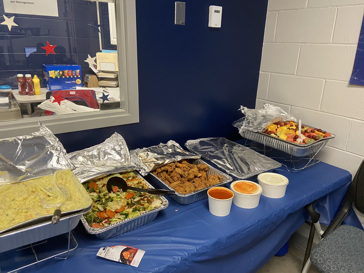HolstonLewis's tweet photo. Safety Event @ Lowe’s DC Store 3256 promoting a safe working environment and culture. Celebrating our Team’s Efforts with some good food and Lowe’s Gear #SafetyFirst @AndraeBailey84 @LowesDMV @BenitoKomadina https://t.co/mVQSKGLSyb