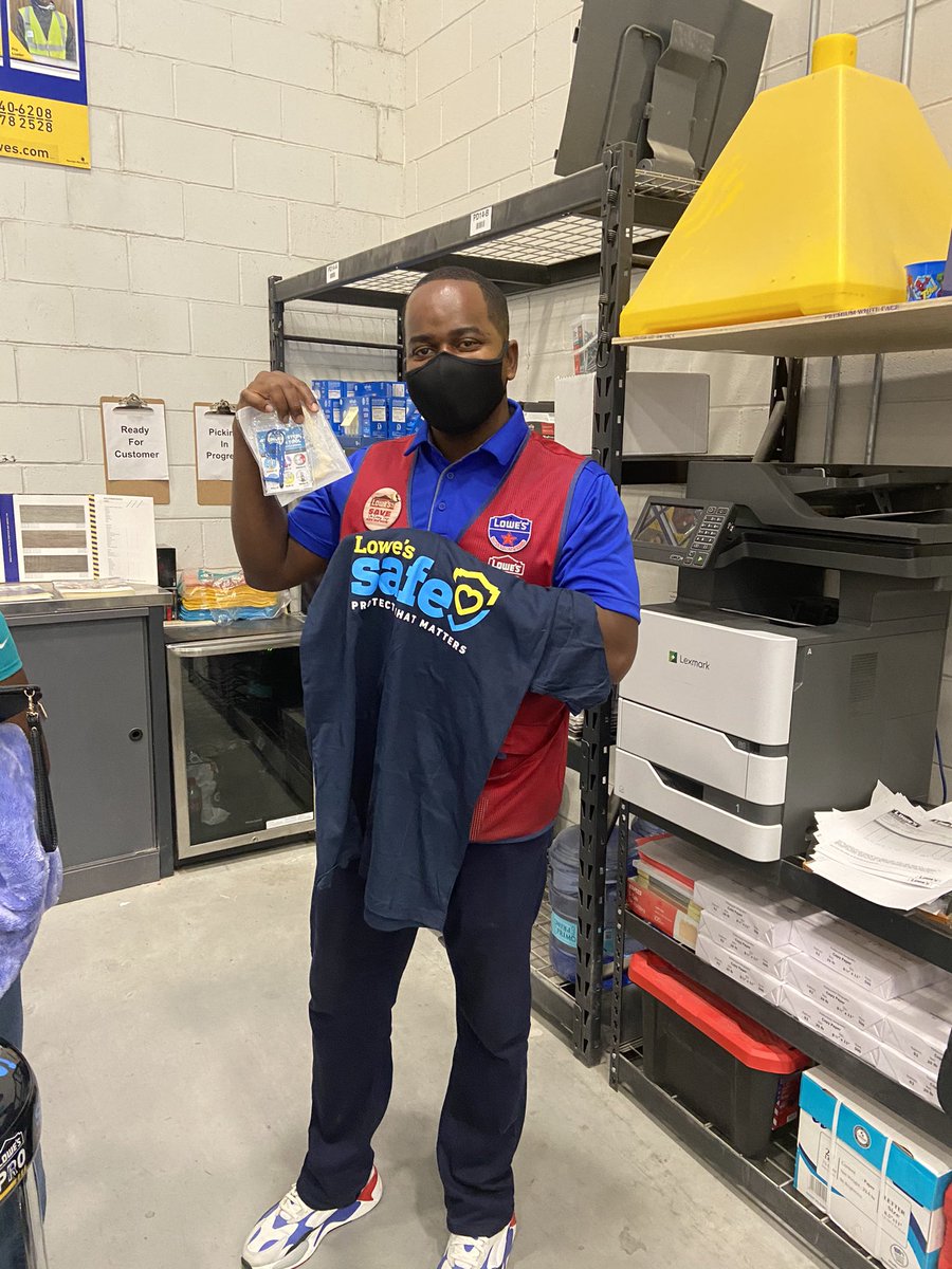 Safety Event @ Lowe’s DC Store 3256 promoting a safe working environment and culture. Celebrating our Team’s Efforts with some good food and Lowe’s Gear #SafetyFirst <a href="/AndraeBailey84/">Andrae Bailey</a> <a href="/LowesDMV/">Syncer Ingram</a> <a href="/BenitoKomadina/">Benito.Komadina@Lowes</a>