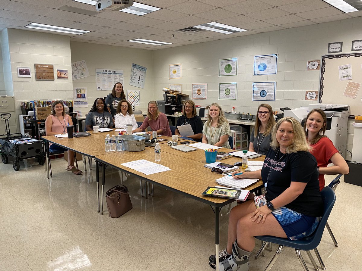 cobbonthejob's tweet photo. A big @GrowingRdrsGA welcome going out to @R_M_Moore_Elem! Here we go! #CCSDReads @CherokeeSchools @SArmbruster_RMM https://t.co/4tSgIOHDu4