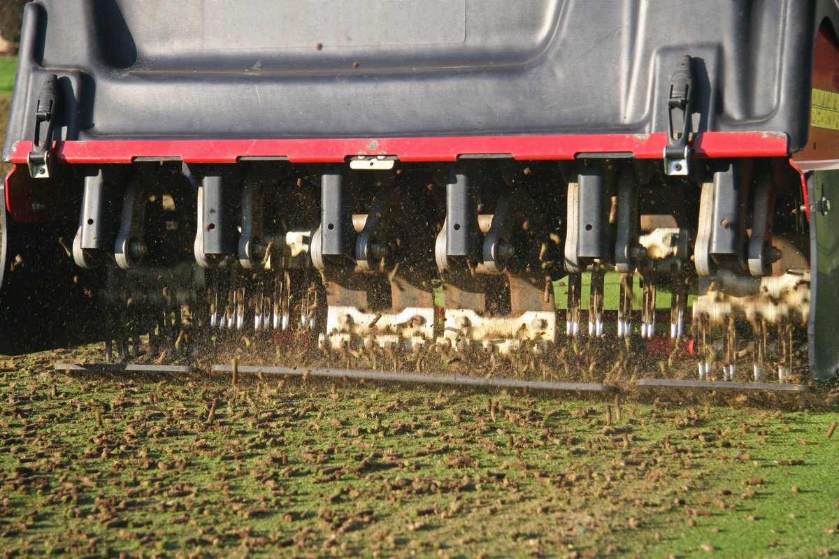 USGAGrnSection's tweet photo. Many golf courses will be performing putting green aeration in the coming weeks. Here are 5⃣ things every golfer should know about this unpopular but important maintenance practice ➡️https://t.co/MQPguLRnGj https://t.co/ssg290G50i