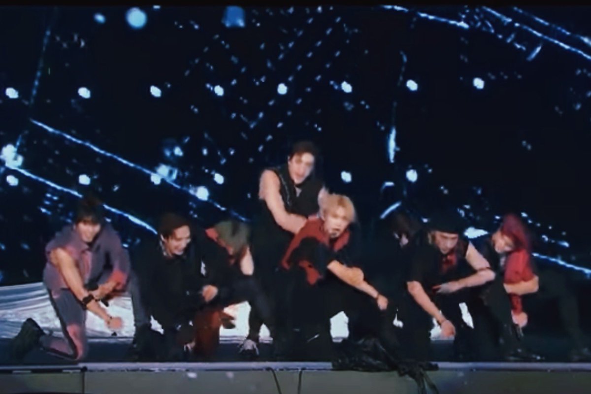 ☀️

                           𝐒𝐓𝐑𝐀𝐘 𝐊𝐈𝐃𝐒