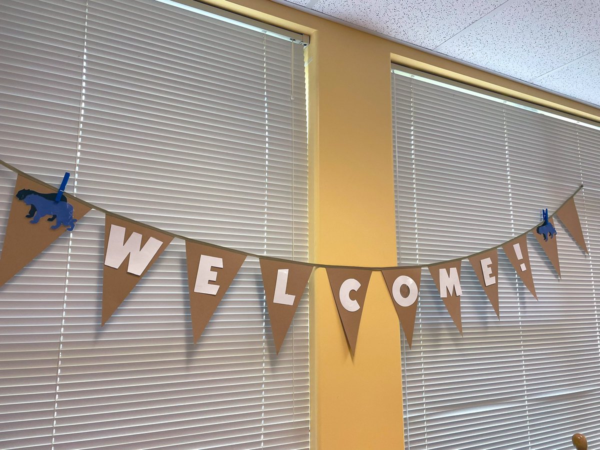 teacha_grace's tweet photo. Open House was a success! Can’t wait to be reunited with some former &amp; new Jaguars! 🖤💙🐾  #OneEJ  #BetterTogether #AAC #augcomm https://t.co/lrJL1MiPWO