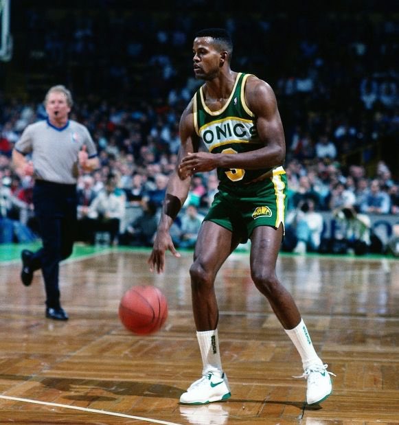 Happy 61st birthday to one of the greatest scorers in Sonics history, Dale Ellis! 