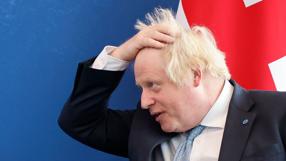 Boris Johnson will not self isolate after staff member on trip catches Covid