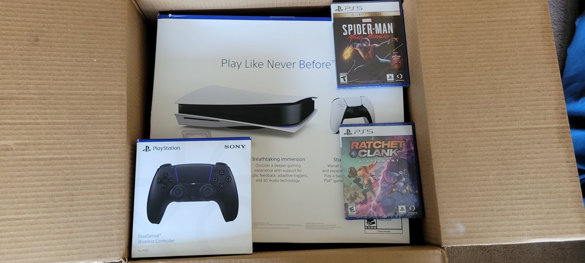 Palards's tweet image. Never thought I'd finally score a PS5 thanks to the guy I constantly quoted Simpsons episodes with back in high school 🤣 Thanks @mattswider, you're doing great work!!