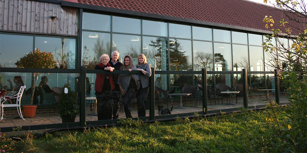 UKNewsGroup's tweet photo. This is great... @HighfieldGW set to create year-round shopping experience with new opening roof...

Read more about it here -> https://t.co/IoOyF6pEvp

->@MalcolmScottCon 

-> #Business #GardenCentre #WestMidlands #Worcestershire #SouthWest #Gloucestershire https://t.co/FBcnfTJd9o