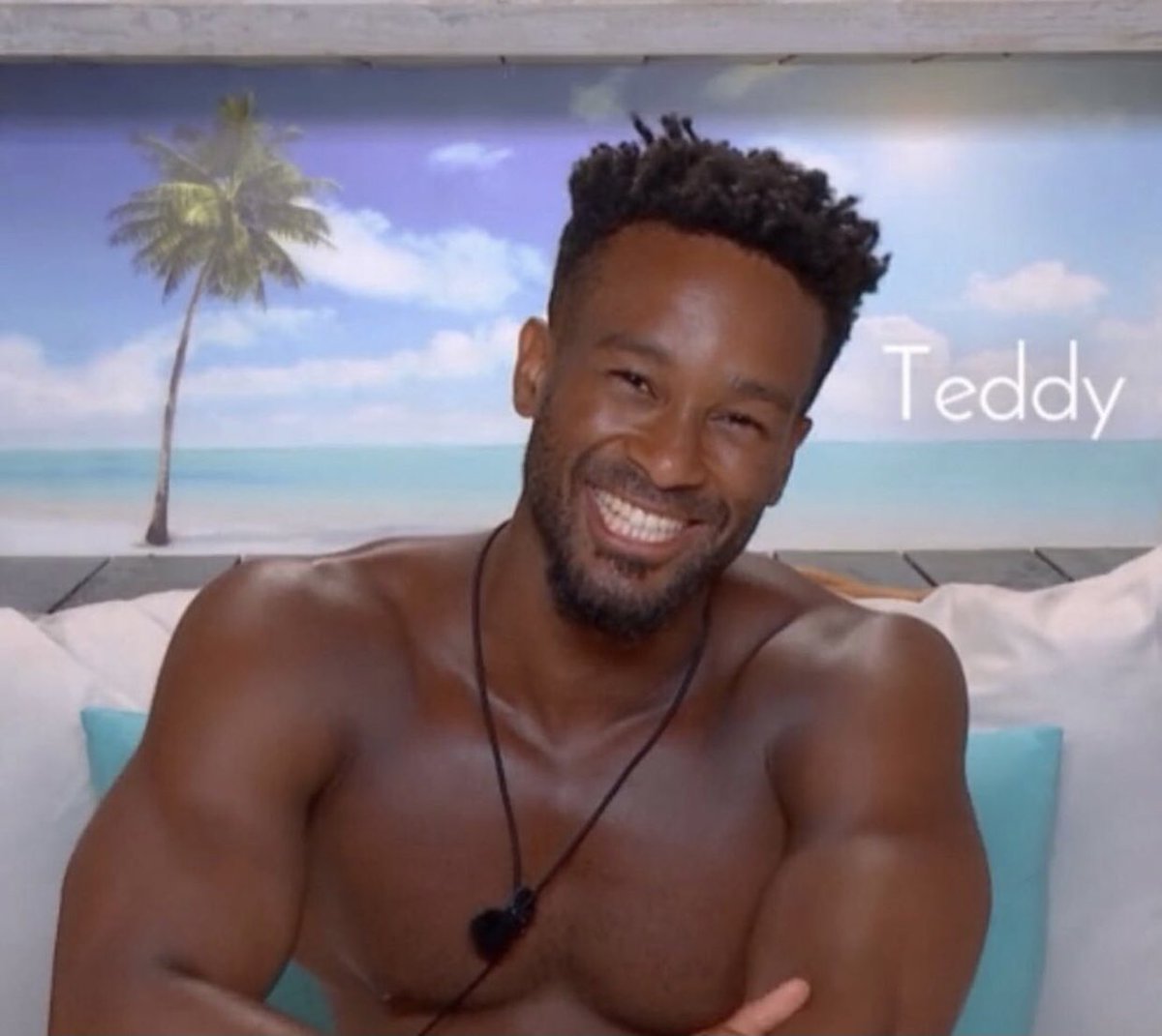 loveislandtimee's tweet photo. These two give off the same good/ chill vibes #LoveIsland https://t.co/d56YhkNiN7
