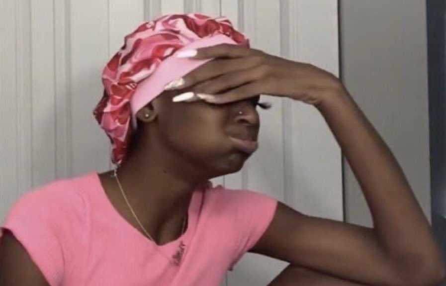maisellx's tweet photo. Faye shouldn’t be on love island, this girl needs to heal 😭 #loveisland https://t.co/9SrHRmtDWO