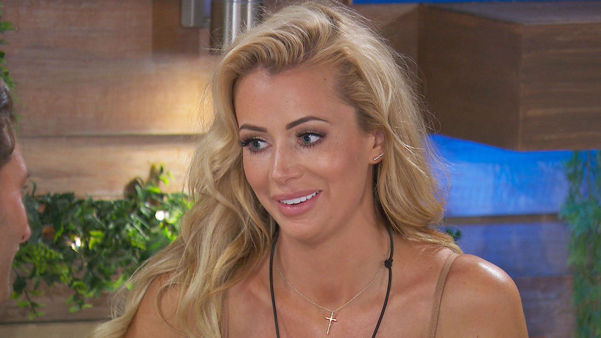 gracemybe1oved's tweet photo. faye is just these two islanders mixed together x100000 #LoveIsland https://t.co/4n76kkqNqi
