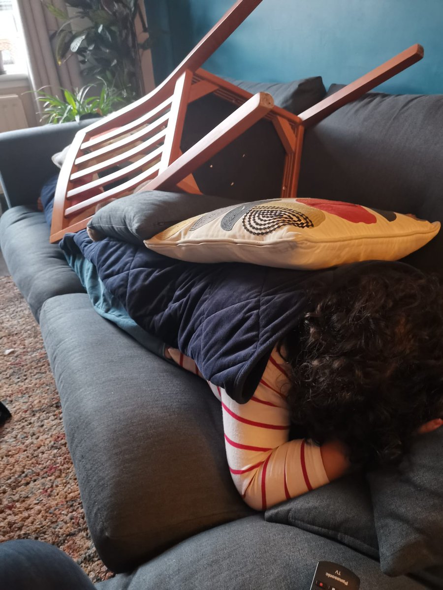 ScattyDrummer's tweet photo. Those moments when the weighted blanket is just not heavy enough... 

#adhd #adhdask  #askadhd #sensoryregulation #emotionalregulation #sensoryintegration #Neurodivergent #anxietyrelief #neurosquad #neurodiverse #selfcare https://t.co/Eb9ZYGCYwS