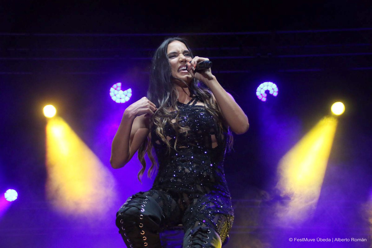 EN DIRECTO | Arranca la tercera edición de <a href="/FestMuve/">FestMUVE</a>  con el espectacular concierto que nos ofrece <a href="/IndiaMartinez/">India Martínez</a> en su gira 'Palmeras Tour'. Fuerza y sensibilidad para abrir el Festival de Música de Verano de #Úbeda. ¡¡Comenzamos!! (1)

#CulturaSegura
#ÚbedaEsCultura