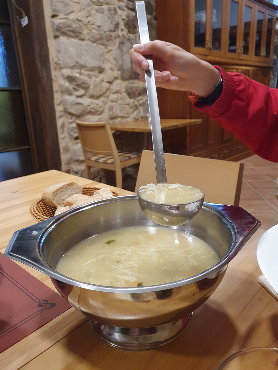 moonbrvth's tweet photo. ¡Quinta etapa terminada! Nos quedan 20 km para finalizar esta aventura. Tengo el pie derecho lleno de heridas y las piernas cansadas. Estoy viviendo nuevas experiencias cada día, descubriendo sitios nuevos y conociendo gente de todos las comunidades y países. Santiago wait 4 us🤞🏻 https://t.co/g3h2g9WSgl