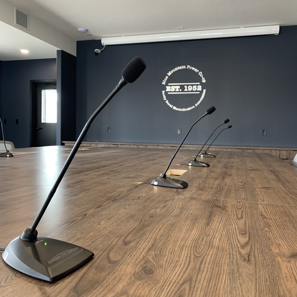 parklandaudioRD's tweet photo. Such a nice installation for Blue Mountain Power Co-op. Some key items were an NEC projector, a Grandview screen, QSC ceiling speakers, QSC Core 110f processor, QSC touch surface, and Shure desktop mics. @shure @QSC_Canada https://t.co/nseuoHoBZY