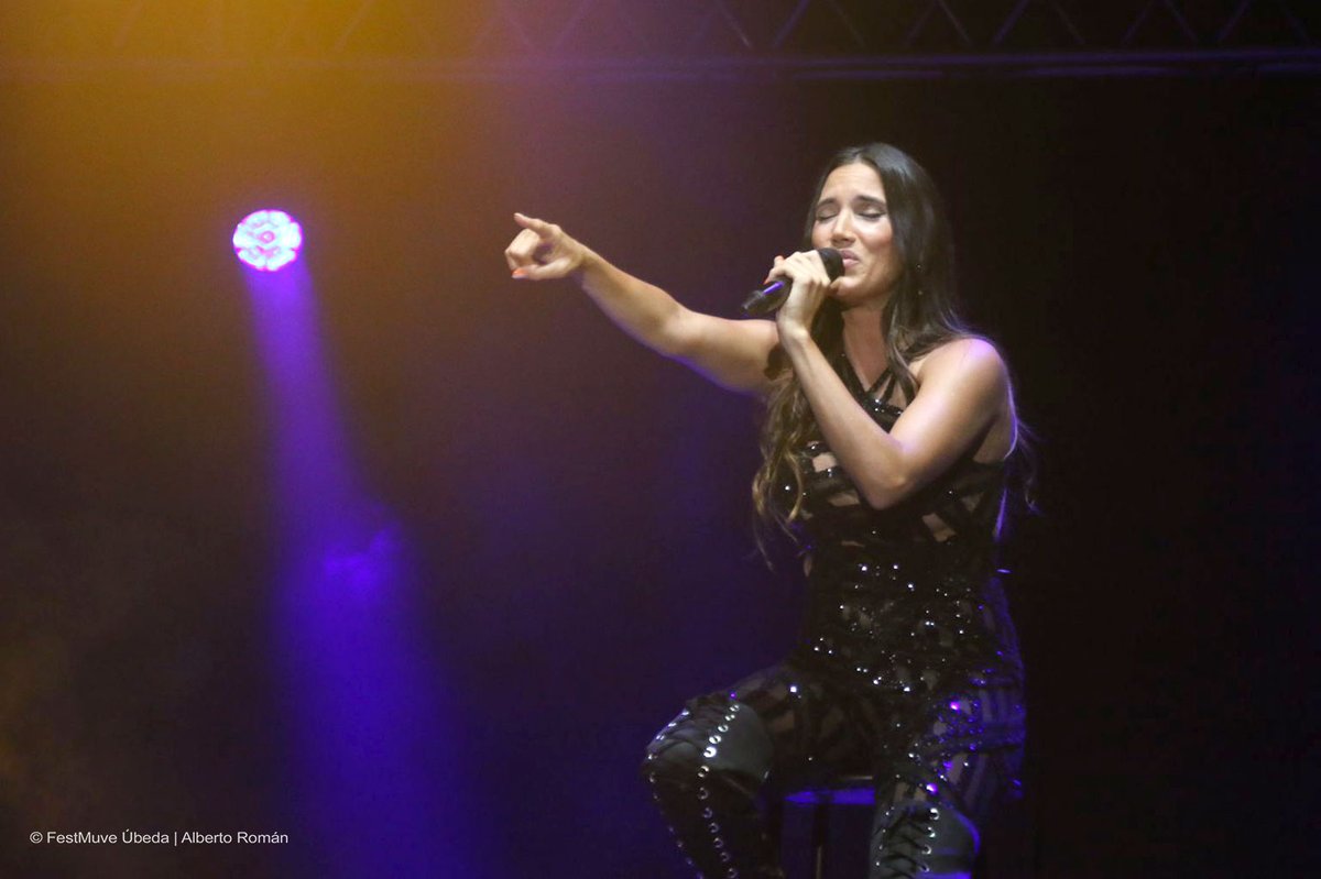 EN DIRECTO | Arranca la tercera edición de <a href="/FestMuve/">FestMUVE</a>  con el espectacular concierto que nos ofrece <a href="/IndiaMartinez/">India Martínez</a> en su gira 'Palmeras Tour'. Fuerza y sensibilidad para abrir el Festival de Música de Verano de #Úbeda. ¡¡Comenzamos!! (2)

#CulturaSegura
#ÚbedaEsCultura