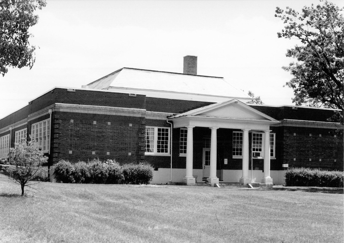 The Douglas School provided education for Black students in #WinchesterVA & Frederick and Shenandoah counties from 1927-1966. It will become the HQ of the Winchester School Board after renovations and expansion: ow.ly/KuTm50FLh7R

#HistoricSchools #PublicEducation