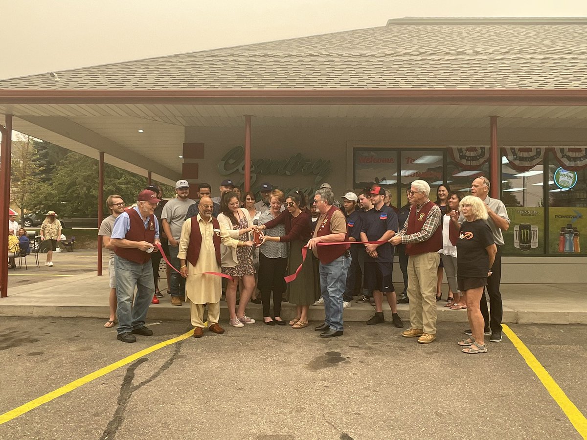 lookoutcu's tweet photo. We are here supporting the Pocatello-Chubbuck Chamber of Commerceβs ribbon cutting at Sanjuβs Country Corner gas station on South Bannock Highway.
Come over for live music, food trucks, vendor booths, and discounted gas, until 8pm!
#lookoutcreditunion
#treadfearlessly https://t.co/dno6aWaCiT