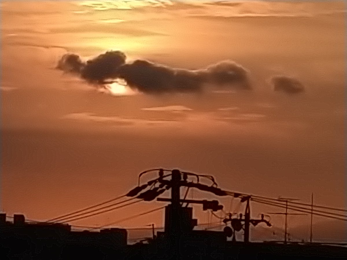 Takahir65666036's tweet photo. アシハラの みづほの国ゆ スガシ風
とよさか昇 有り難きなり
#キリトリセカイ
#イマソラ
#テキトー
have a good day good time for friends
#finethanks https://t.co/3erWYTF2pk