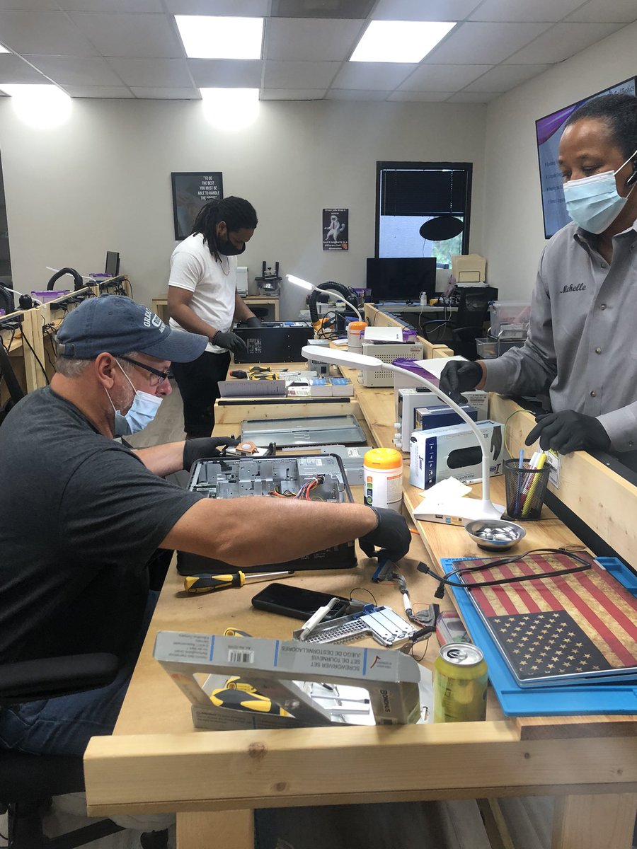 CellBotics's tweet photo. #cellbotics performance training center. Hands on #learning . Get #Certified #Computer Tear Down & #Cellphone Repair https://t.co/qcYFYsRyFY